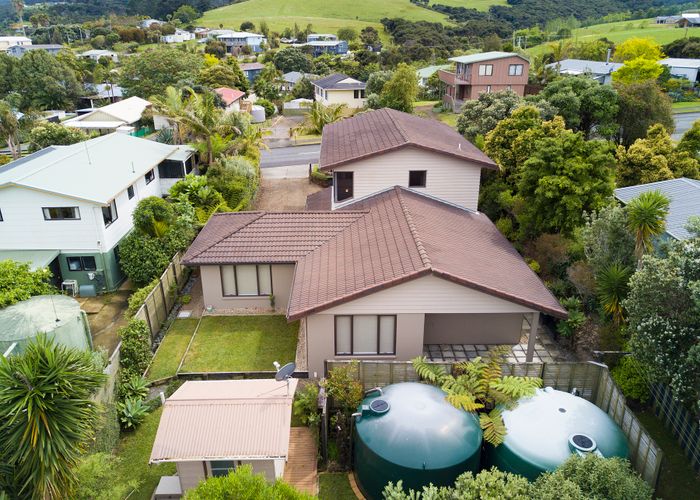  at 11 Peninsula Parade, Hihi