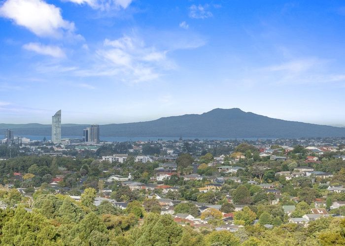  at 1/177 Glenfield Road, Hillcrest, North Shore City, Auckland