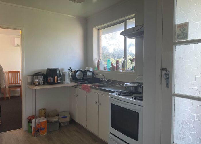 at 2/90 Titirangi Road, New Lynn, Auckland