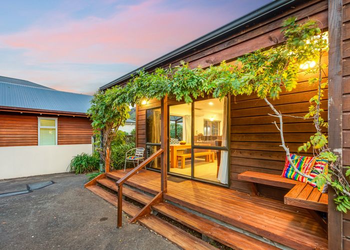  at 105 Marine Parade, Eastbourne, Lower Hutt
