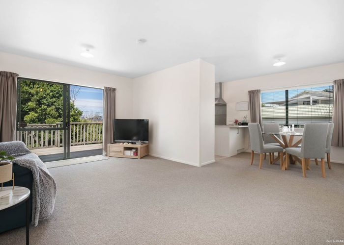  at 2/29 Bruce Road, Glenfield, Auckland