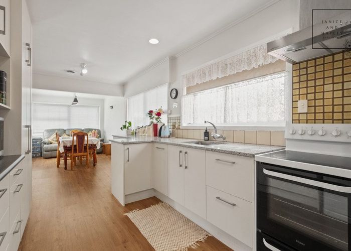  at 4 Chestnut Road, Papatoetoe, Manukau City, Auckland