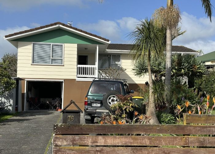  at 76 Rosewarne Cres, Glendene, Waitakere City, Auckland