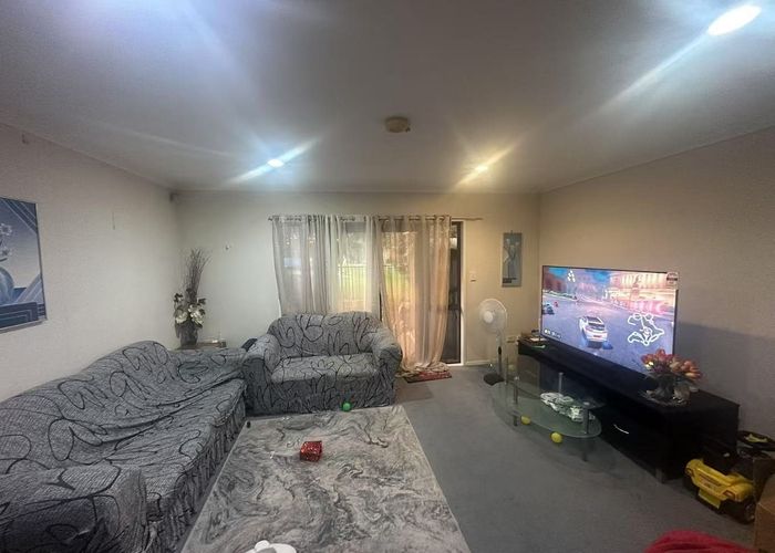  at 16/3 Ambrico Place, New Lynn, Waitakere City, Auckland