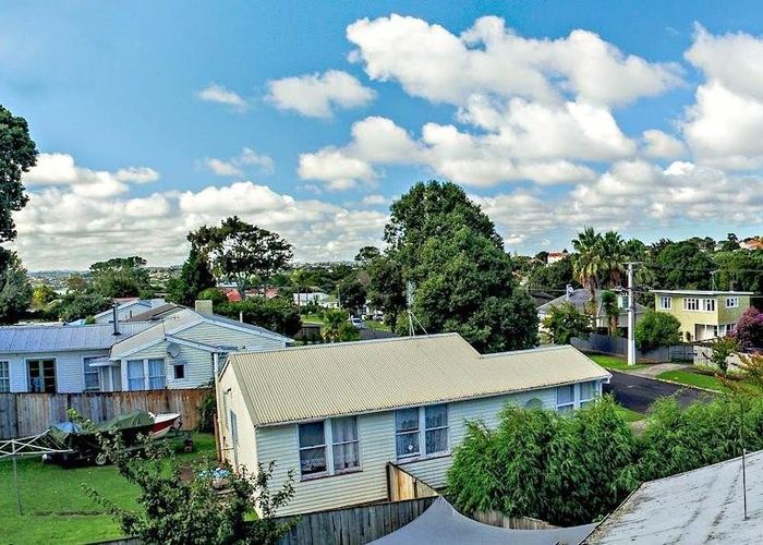  at 18 Torino Street, Point England, Auckland