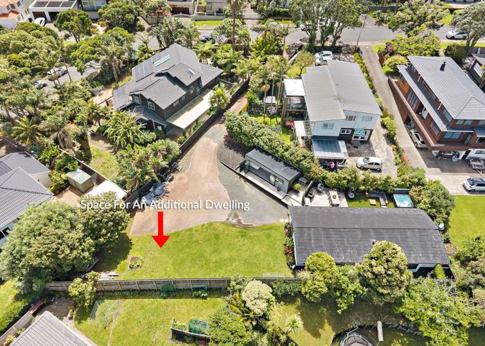  at 1A Cliff Road, Torbay, North Shore City, Auckland