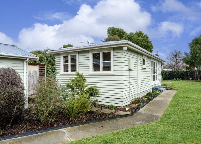  at 34 Ferry Road, Woodend Beach, Woodend