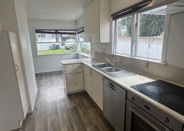  at 43  Hilling St, Titirangi, Waitakere City, Auckland