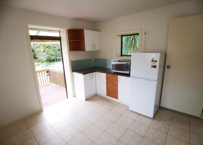  at Flat/58 Powrie st, Glenfield, North Shore City, Auckland