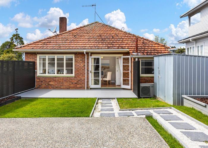  at 5 Mons Avenue, Mount Roskill, Auckland