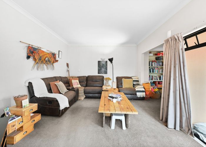  at 35 Clarkin Road, Fairfield, Hamilton