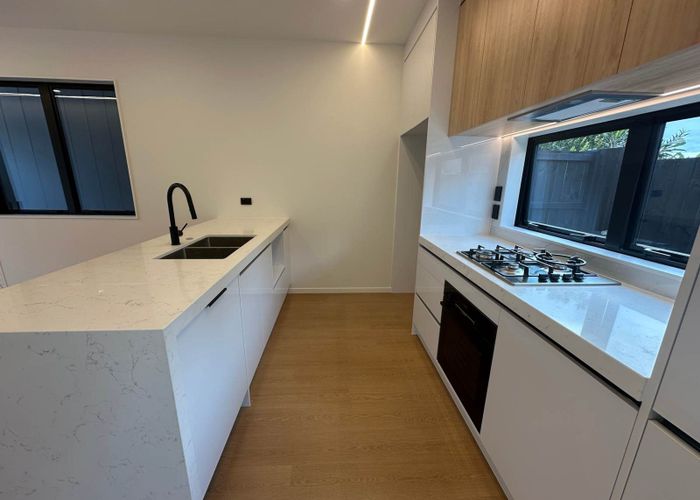  at 2/32 Bradbury Road, Botany Downs, Manukau City, Auckland