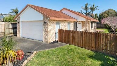  at 4 Norman Close, The Gardens, Auckland