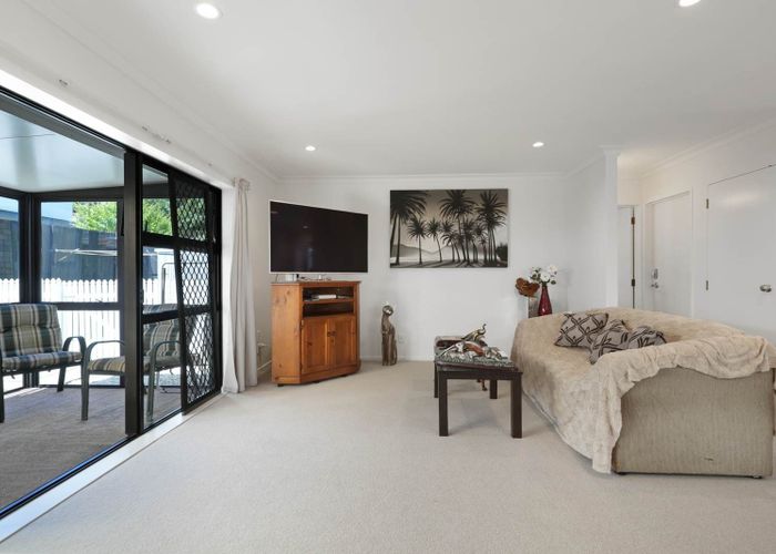  at 9A Oak Street, Royal Oak, Auckland City, Auckland