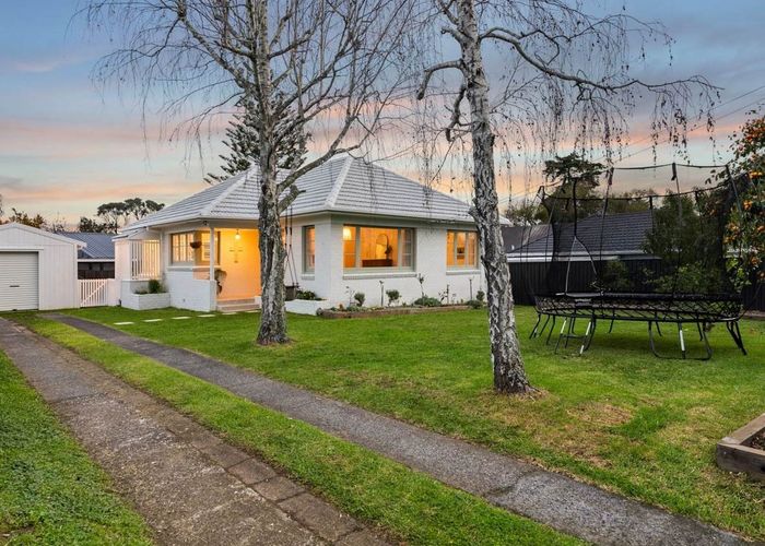  at 82 Hillcrest Road, Papatoetoe, Auckland