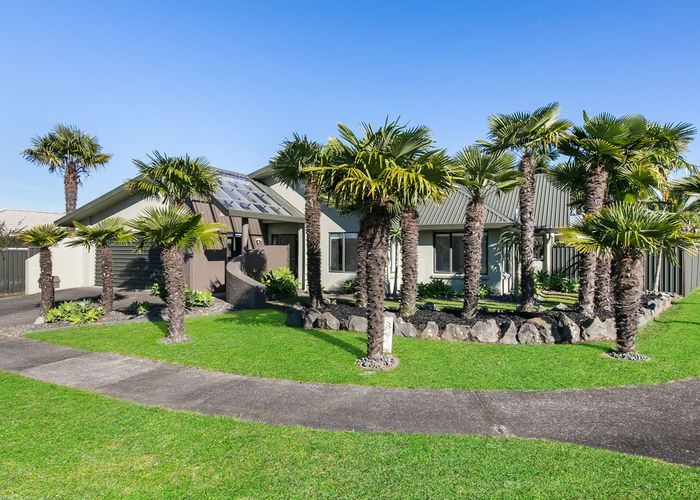  at 1 Paradise Place, Pakuranga Heights, Auckland