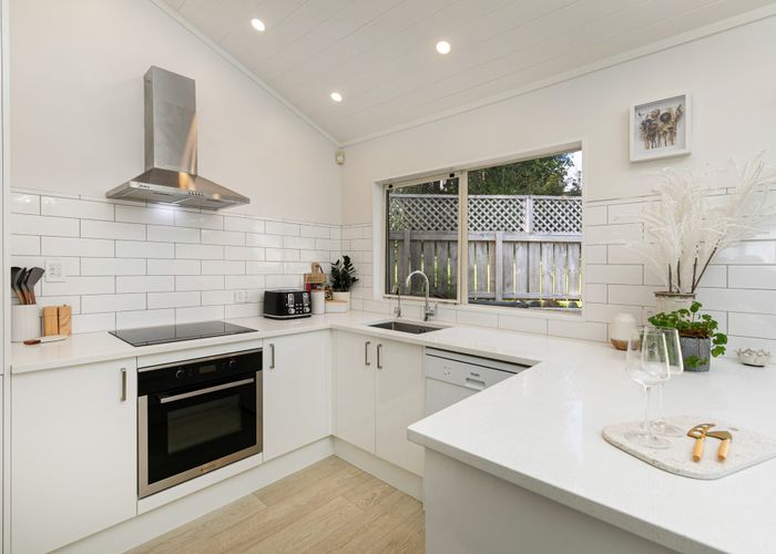  at 23 Grenadine Place, Unsworth Heights, North Shore City, Auckland
