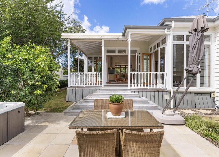  at 32 Clarence Road, Northcote Point, North Shore City, Auckland