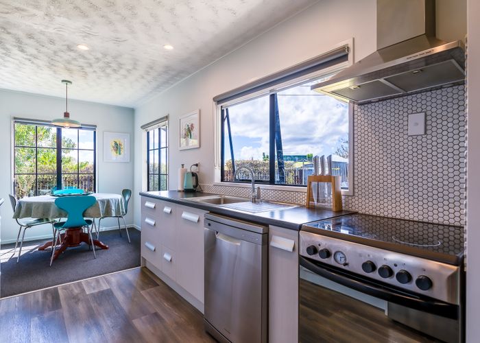  at 7 Imperial Place, Henderson, Auckland