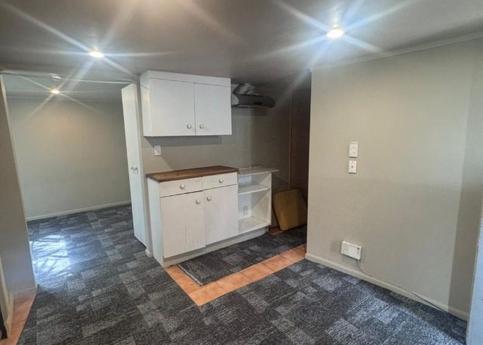  at 2A/41 Challen Close, Conifer Grove, Papakura, Auckland