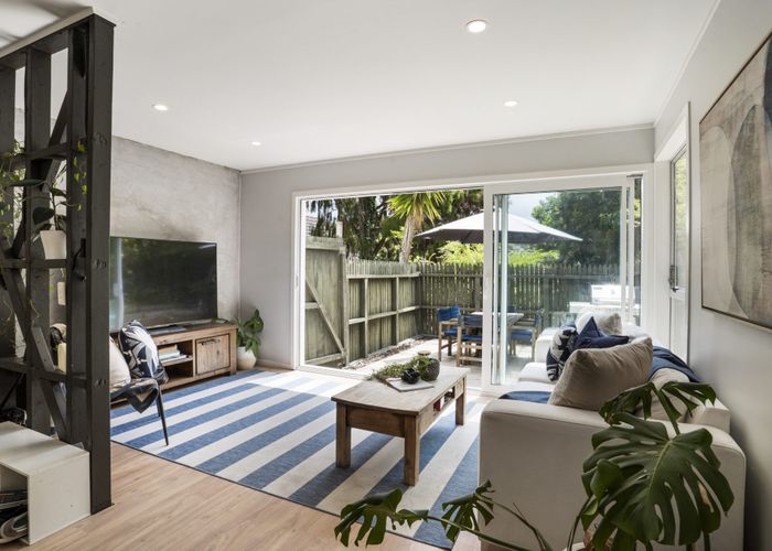  at 5/25 Archers Road, Hillcrest, Auckland