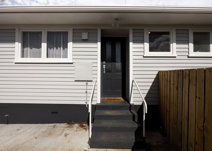  at 8 Susan Place, Deanwell, Hamilton