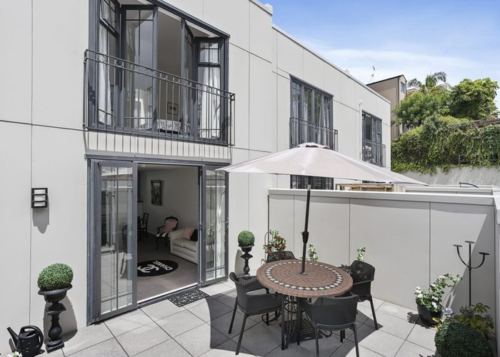  at 2C/8 Farnham Street, Parnell, Auckland