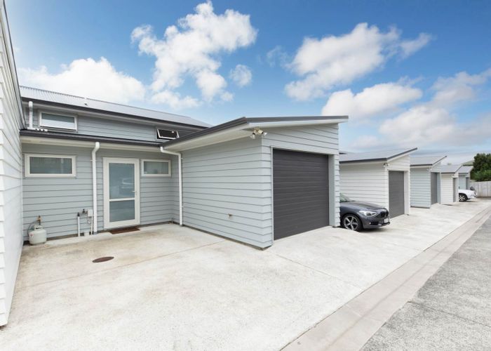  at 19 Apple Orchard Way, Sunnyvale, Auckland