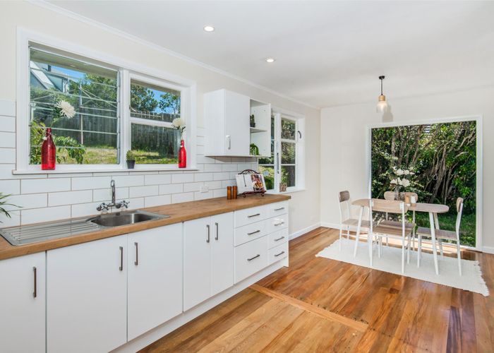  at 38 Lyndfield Lane, Newlands, Wellington