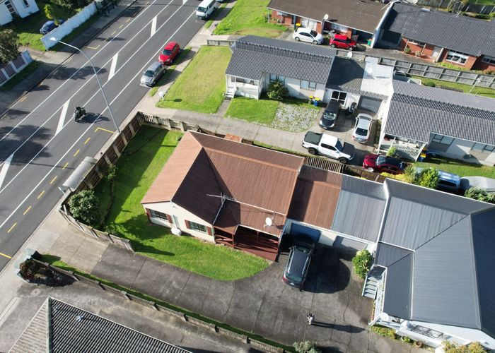  at 2/29 Akoranga Drive, Northcote, Auckland