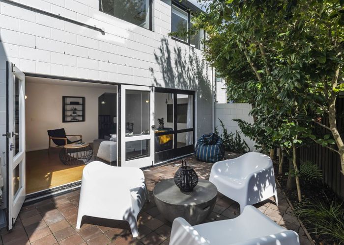  at 2/16 Rossall Street, Merivale, Christchurch