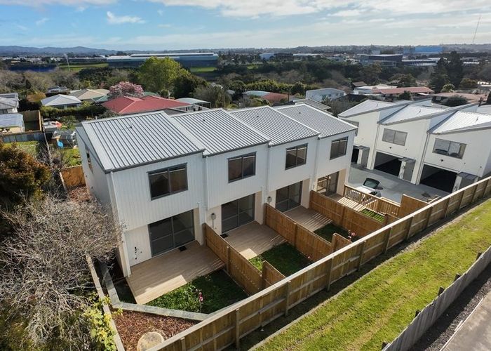  at 6/51 Sylvan Crescent, Te Atatu South, Auckland