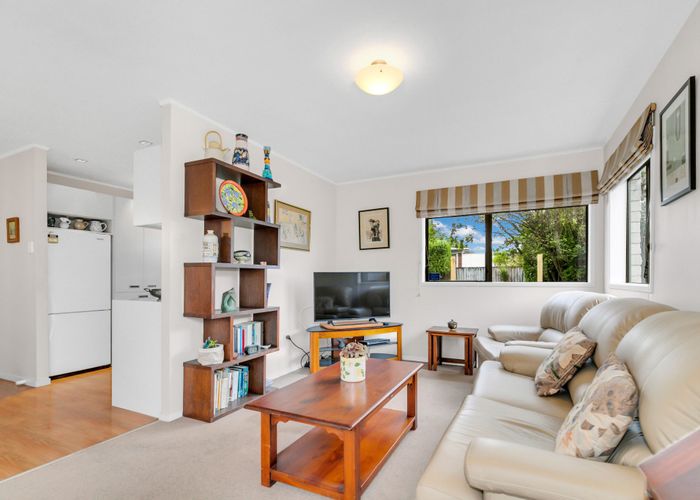  at 2/255 Meola Road, Point Chevalier, Auckland