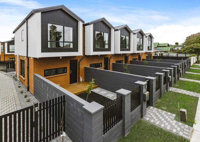  at 2/1 Tennessee Avenue, Mangere East, Manukau City, Auckland