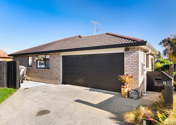 at 32 Magnolia Drive, Waiuku, Franklin, Auckland