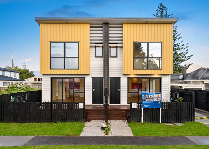  at 2/21 Peachgrove Road, Te Atatu Peninsula, Waitakere City, Auckland