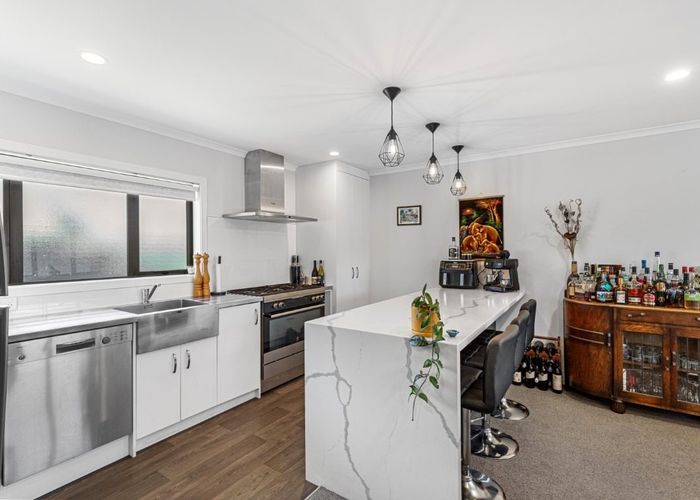  at 2/15 Cook Street, Hamilton East, Hamilton