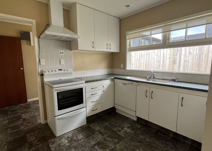  at 5 Maroubra Place, Botany Downs, Manukau City, Auckland