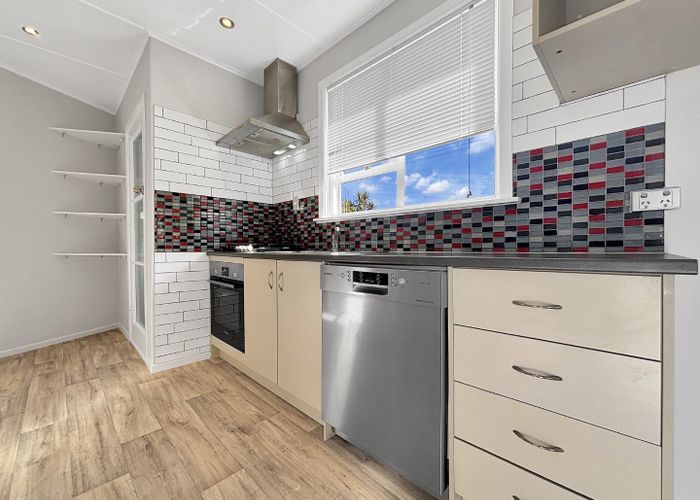  at 14 Barclay Street, Newlands, Wellington