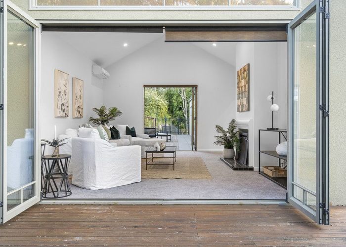  at 53 Staincross Street, Green Bay, Auckland