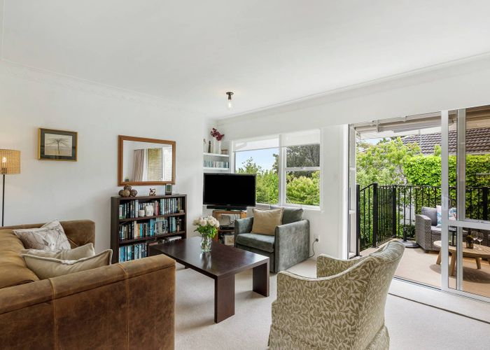  at 2/6 Pine Terrace, Howick, Manukau City, Auckland
