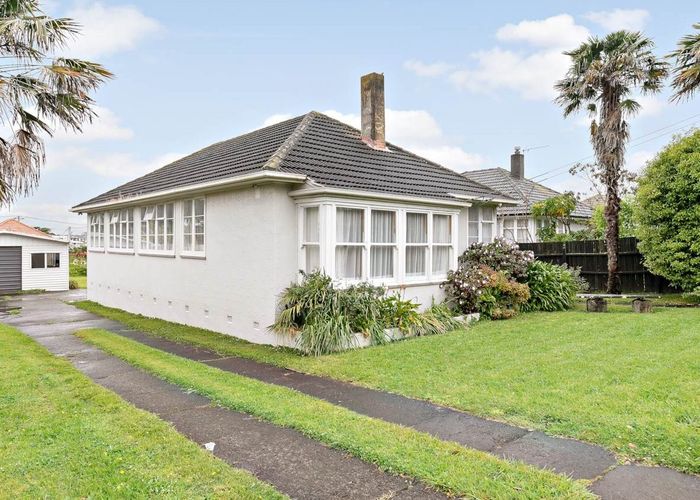  at 12 Chiltern Crescent, Glen Innes, Auckland