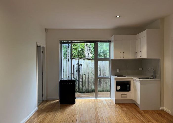  at 19 East Coast Road, Milford, North Shore City, Auckland