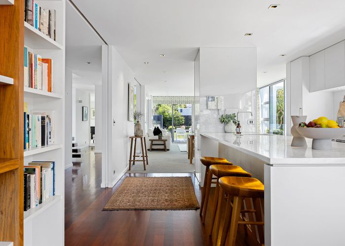  at 9 Poynder Avenue, Merivale, Christchurch City, Canterbury