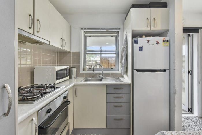  at 2/33 Kenderdine Road, Papatoetoe, Auckland