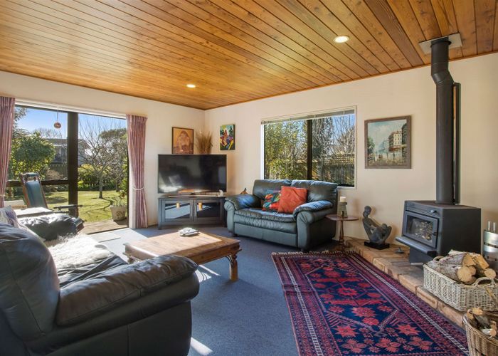 Free property data for 24 Francis Drive, Katikati homes.co.nz