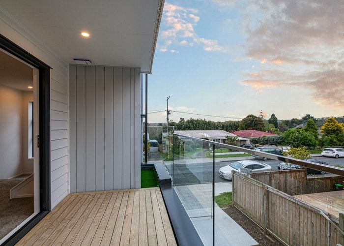  at 5/17 Kingdale Road, Henderson, Auckland