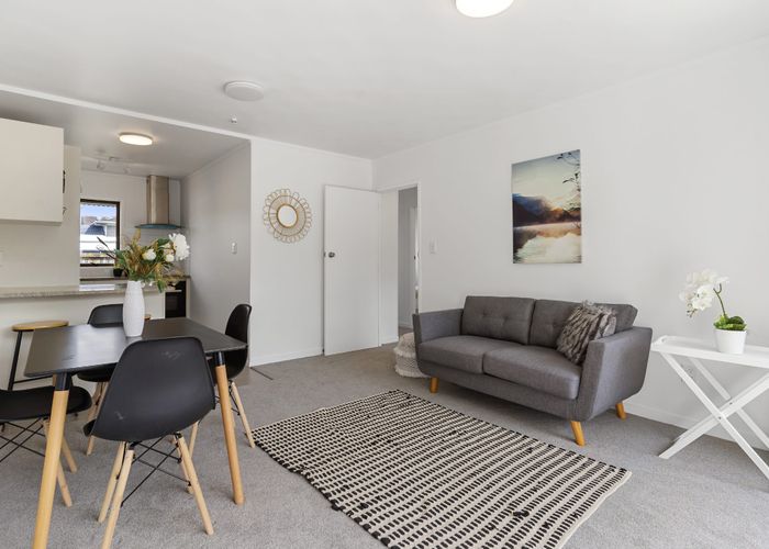  at 2/773 Beach Road, Browns Bay, Auckland