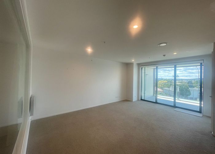  at 204/6 Waikumete Road, Glen Eden, Auckland