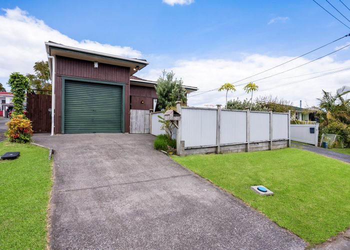  at 1/29 Sunnyfield Crescent, Glenfield, Auckland